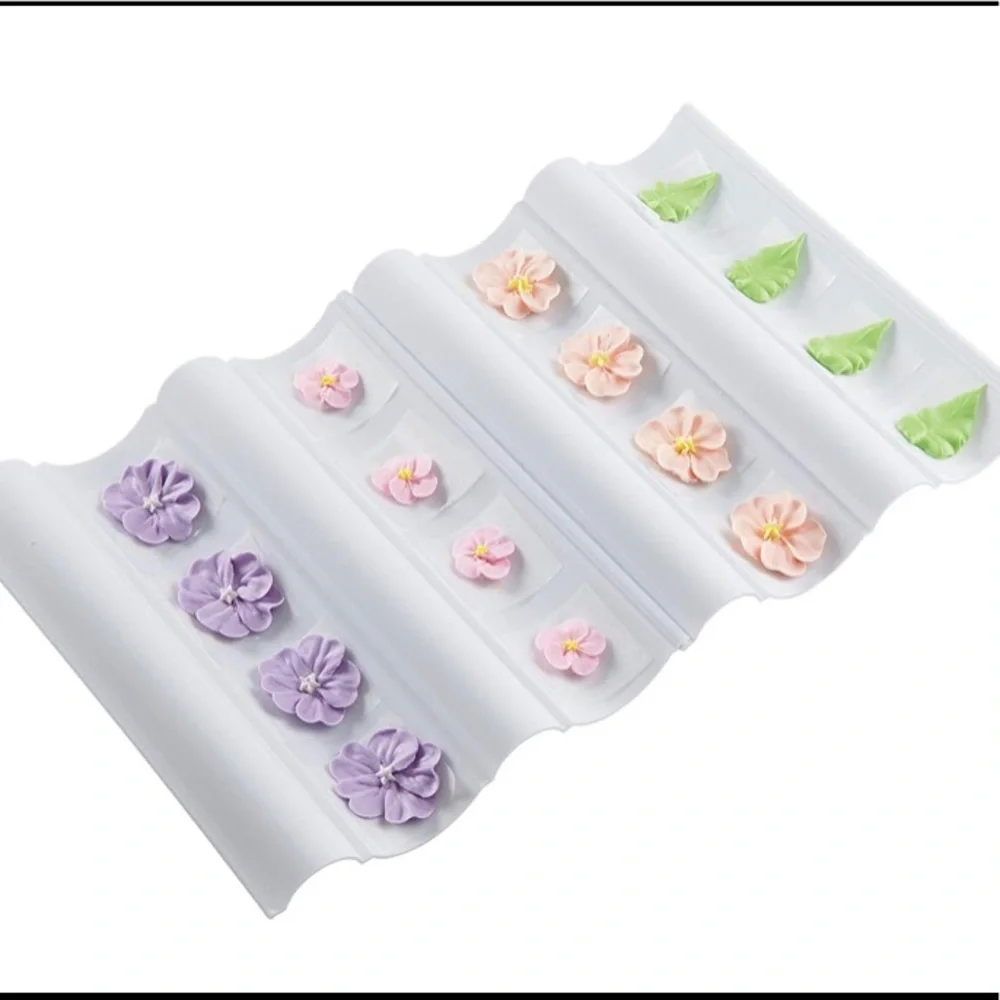 Wilton Wave Flower Former Set